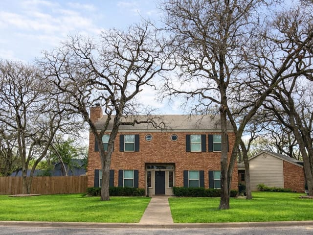 712 ENFIELD DR