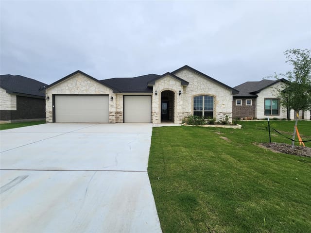 712 Golden Eagle DR