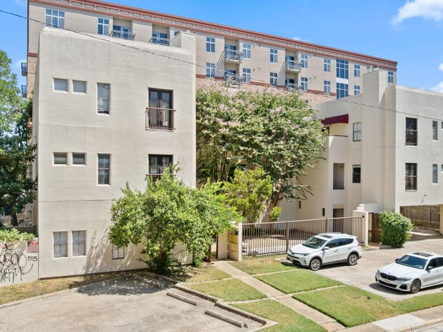712 Graham Pl Unit #203