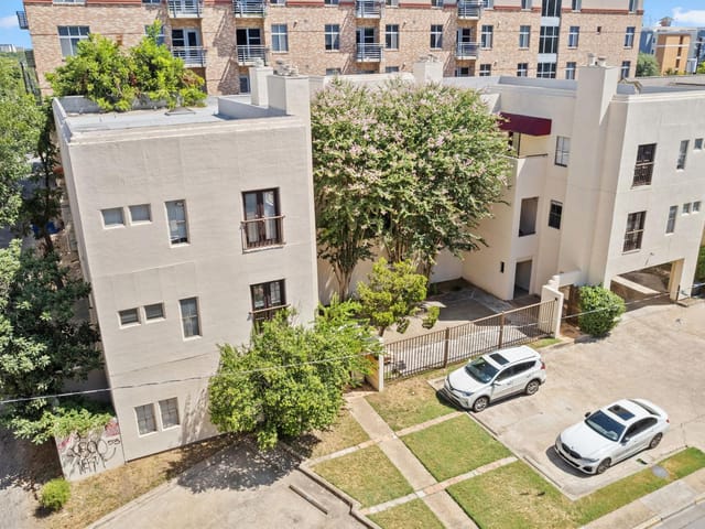 712 GRAHAM Pl Unit #302