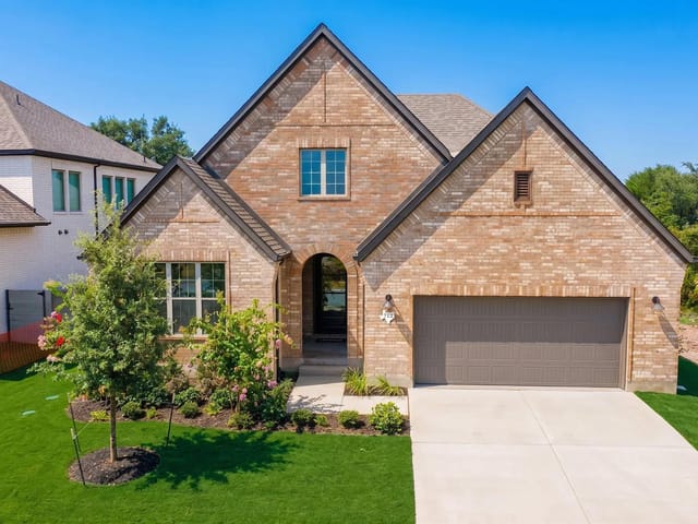 712 High Summit DR