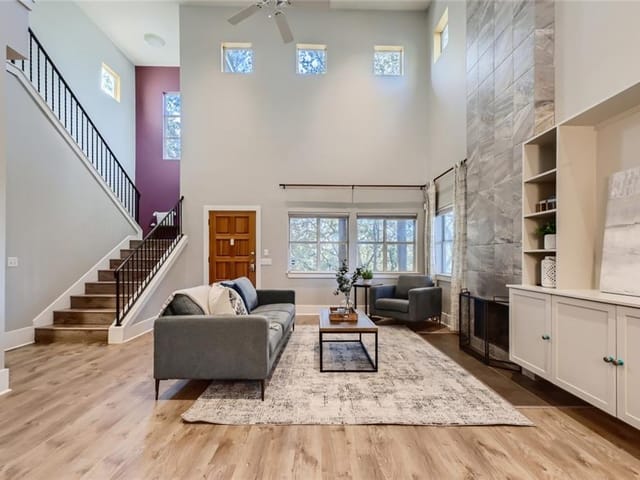 712 Limon Ln
