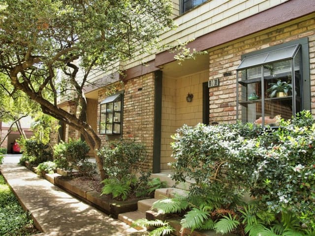 7122 Wood Hollow DR Unit #10