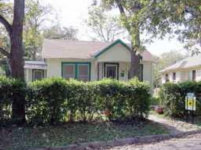 713 W JOHANNA St