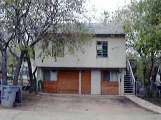 714 W LIVE OAK St