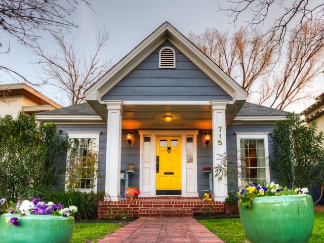 715 W Live Oak St
