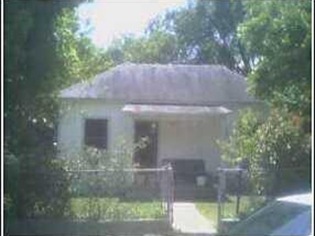715 W Live Oak St