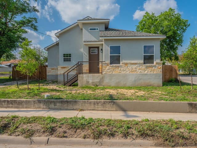 717 Fair Ave