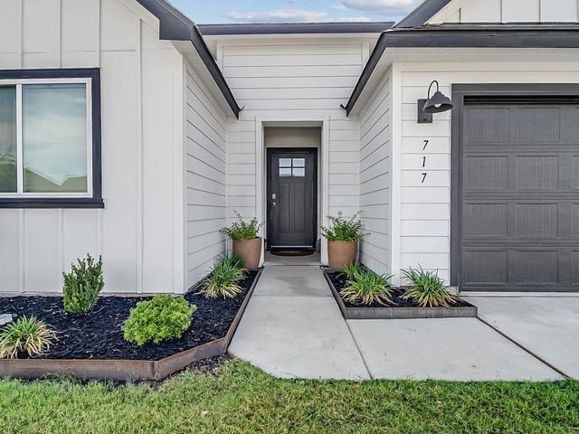717 Tranquility LN