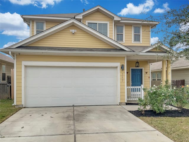 717 Twisted Oaks LN