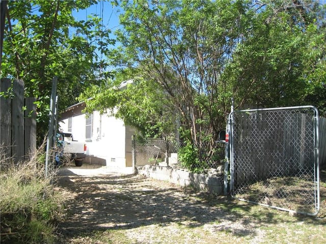 717 W Annie St