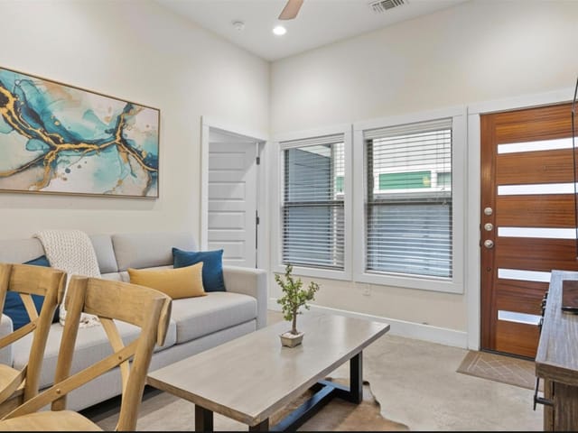 720 Pedernales ST Unit #B