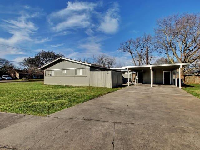 7200 East Crest Dr