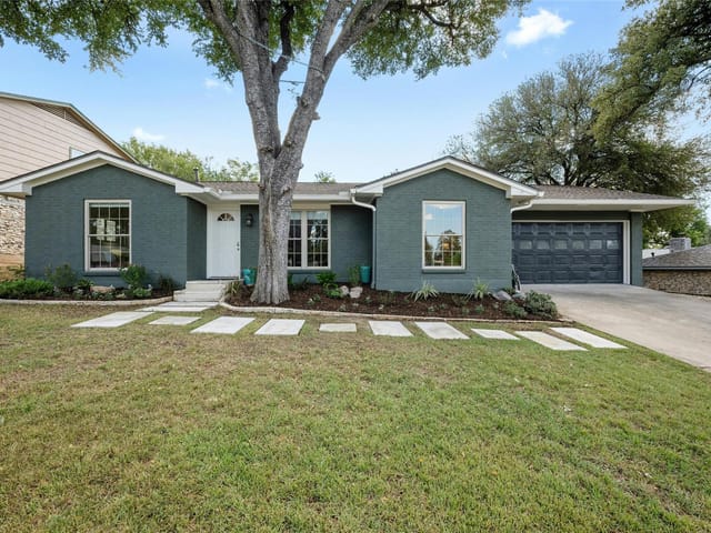 7201 Meadowood Dr