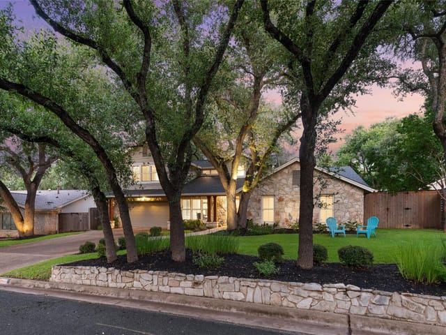 7201 Spurlock Dr