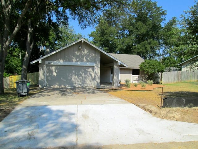 7202 Geneva Cir