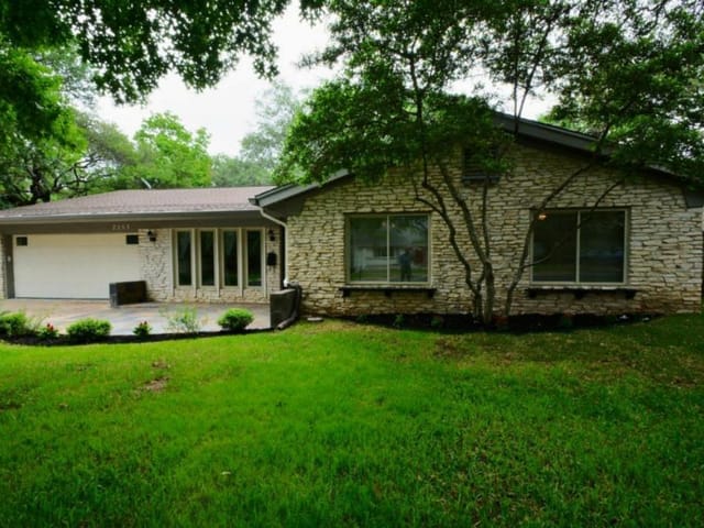 7203 Spurlock Dr