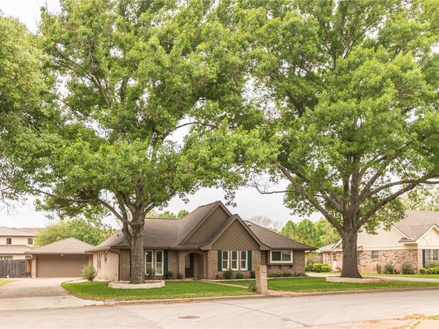 7204 Fence Line Dr