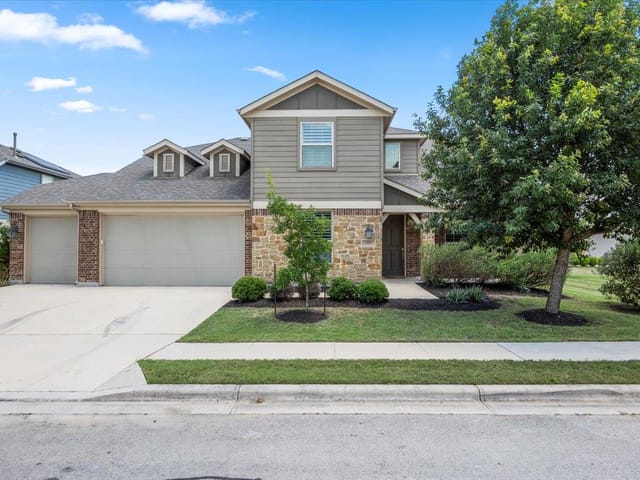 7207 Auburn Blaze LN