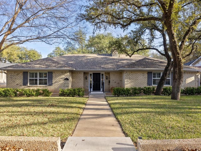 View 7207 Mesa DR 7207 Mesa DR - property photo 1 - Luxury home in Austin, TX
