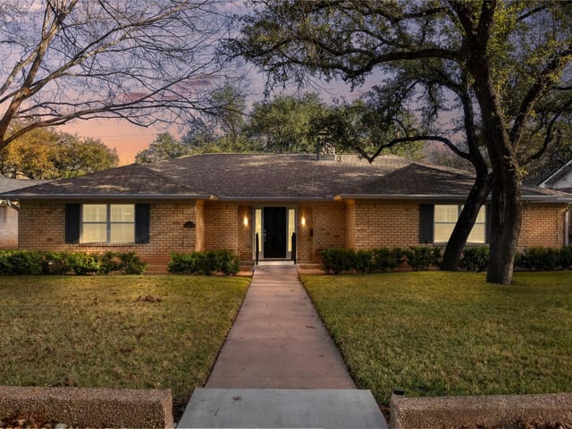 7207 Mesa Dr