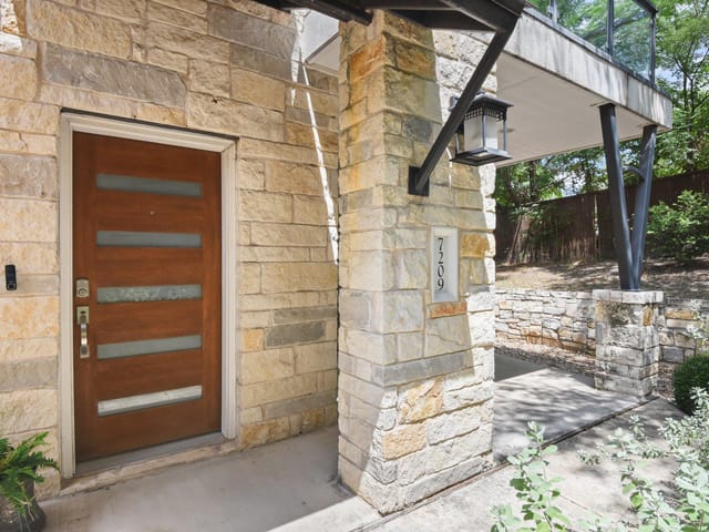 7209 Bassett CT