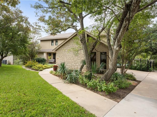 7209 Nine Oaks Cv