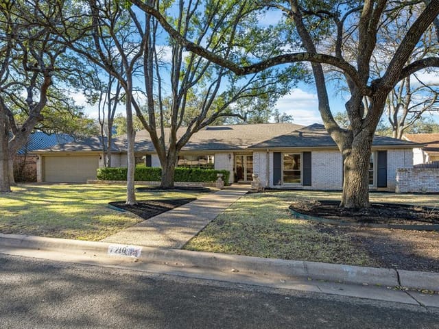 7210 W Rim Dr