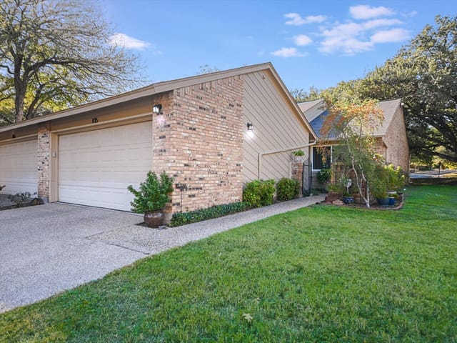 7211 Lakewood Dr Unit #105