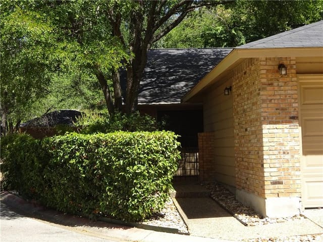 7211 Lakewood Dr Unit #D-115