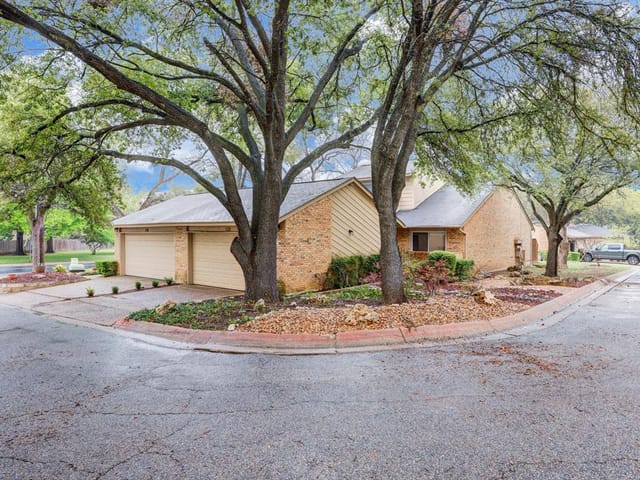 7211 Lakewood Dr Unit #J-133