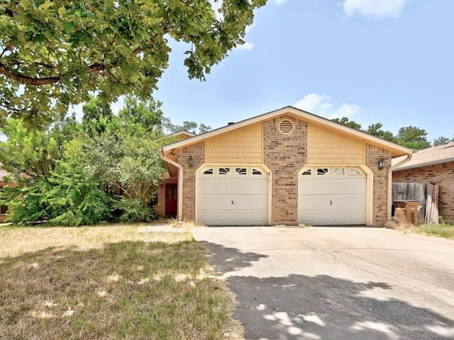 7212 Lilac Ln