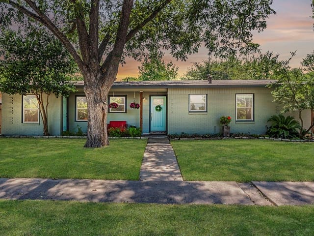 7213 Eastcrest Dr