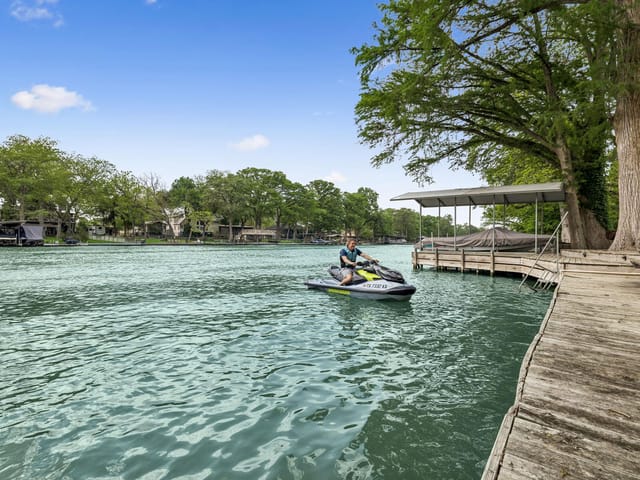 723 E Zipp Rd