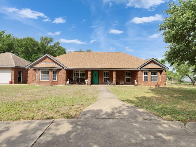 725 Green Valley Dr NE