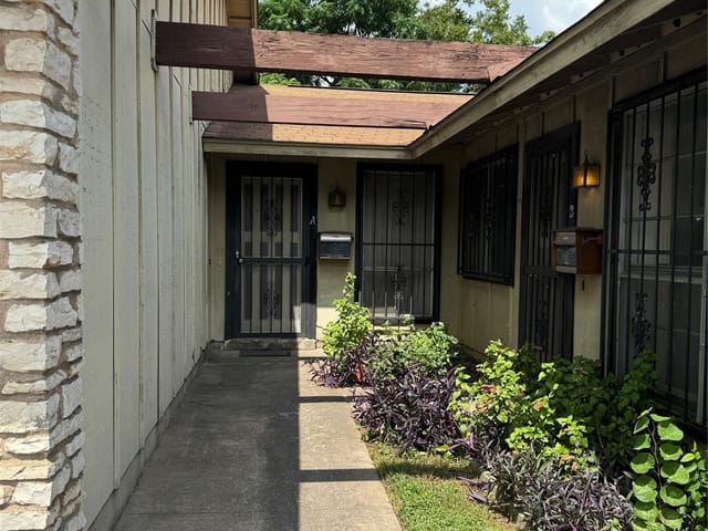 7264 Berkman Dr