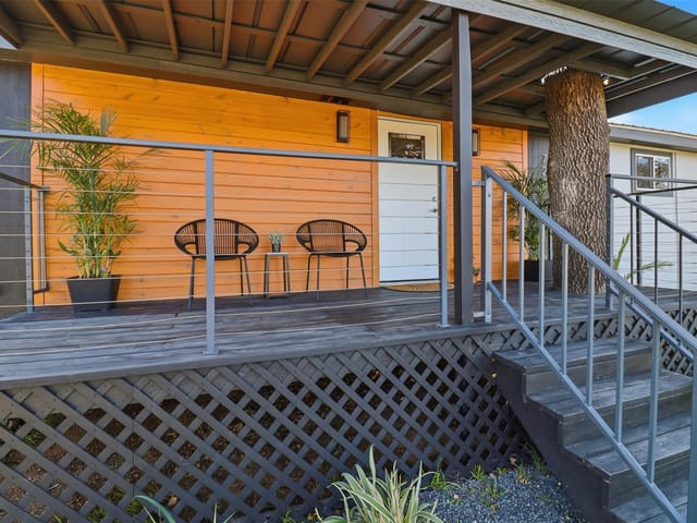 728 Driftwood LN