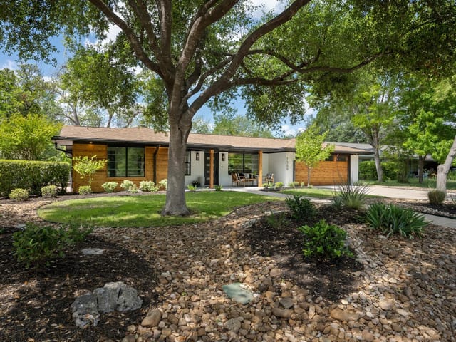 7300 Greenhaven Dr