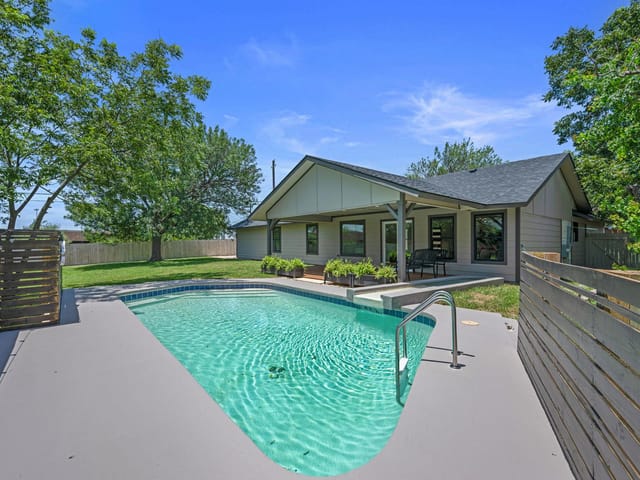 7301 Berkman Dr