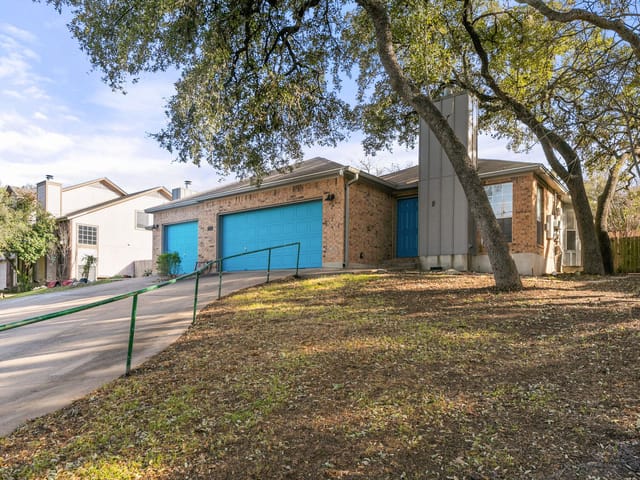 7301 Oak Meadow Dr Unit #A & B
