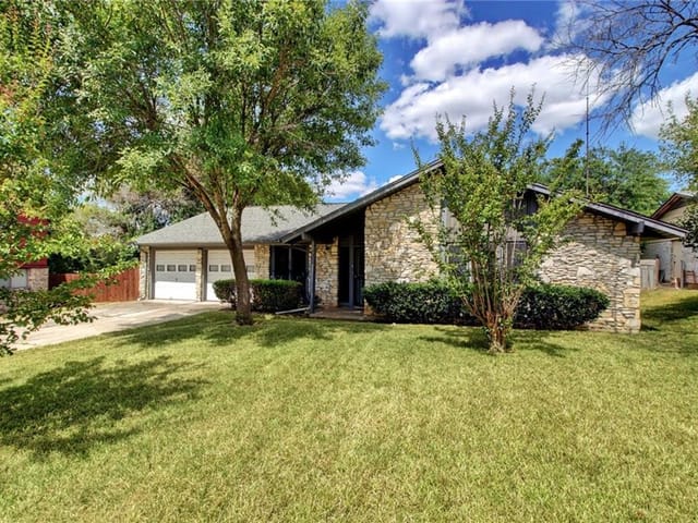 7302 Meadowood Dr