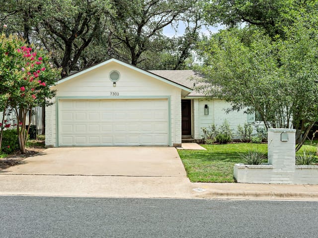 7303 Lunar Dr