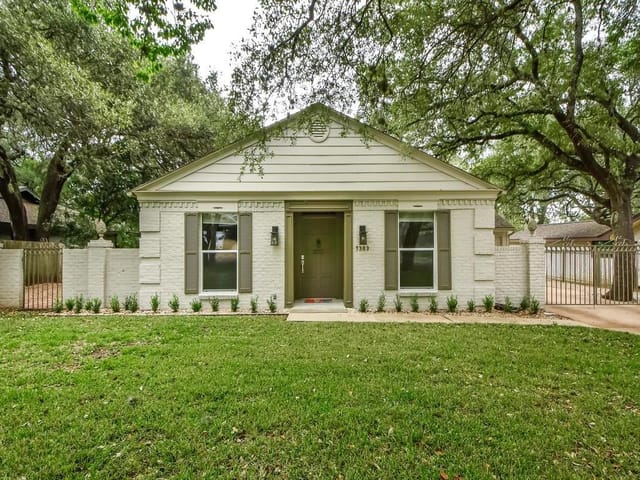 7303 Mesa Dr