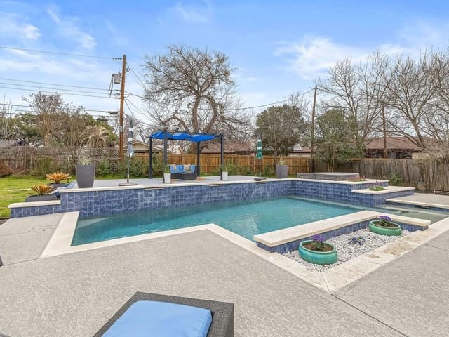 7303 Middlebury Cv