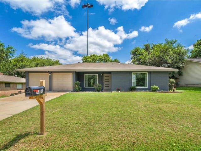7308 MEADOWOOD Dr