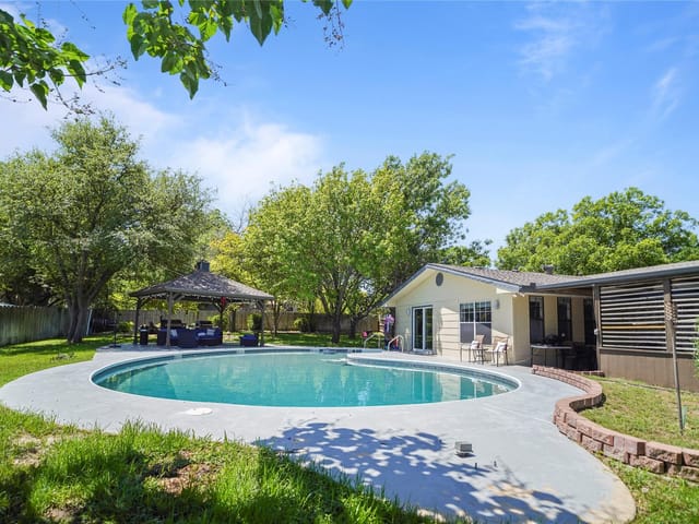 731 Verna Lee Blvd