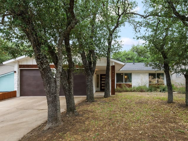 7310 Broken Arrow LN