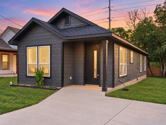 738 Chihuahua ST