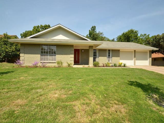 7400 Barcelona Dr