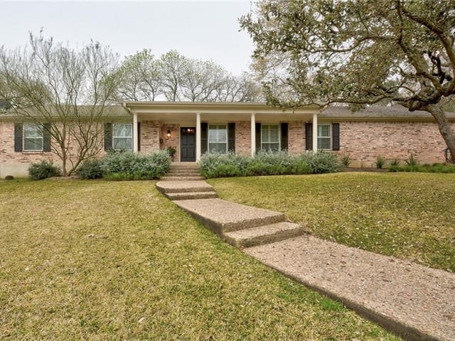 7401 Chimney Corners